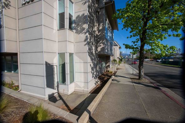 1388 Court St, Redding, CA 96001